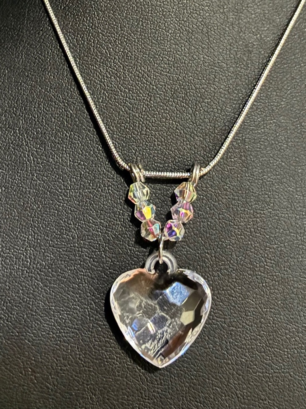 [Video] Faux Crystal Heart Pendant Necklace
